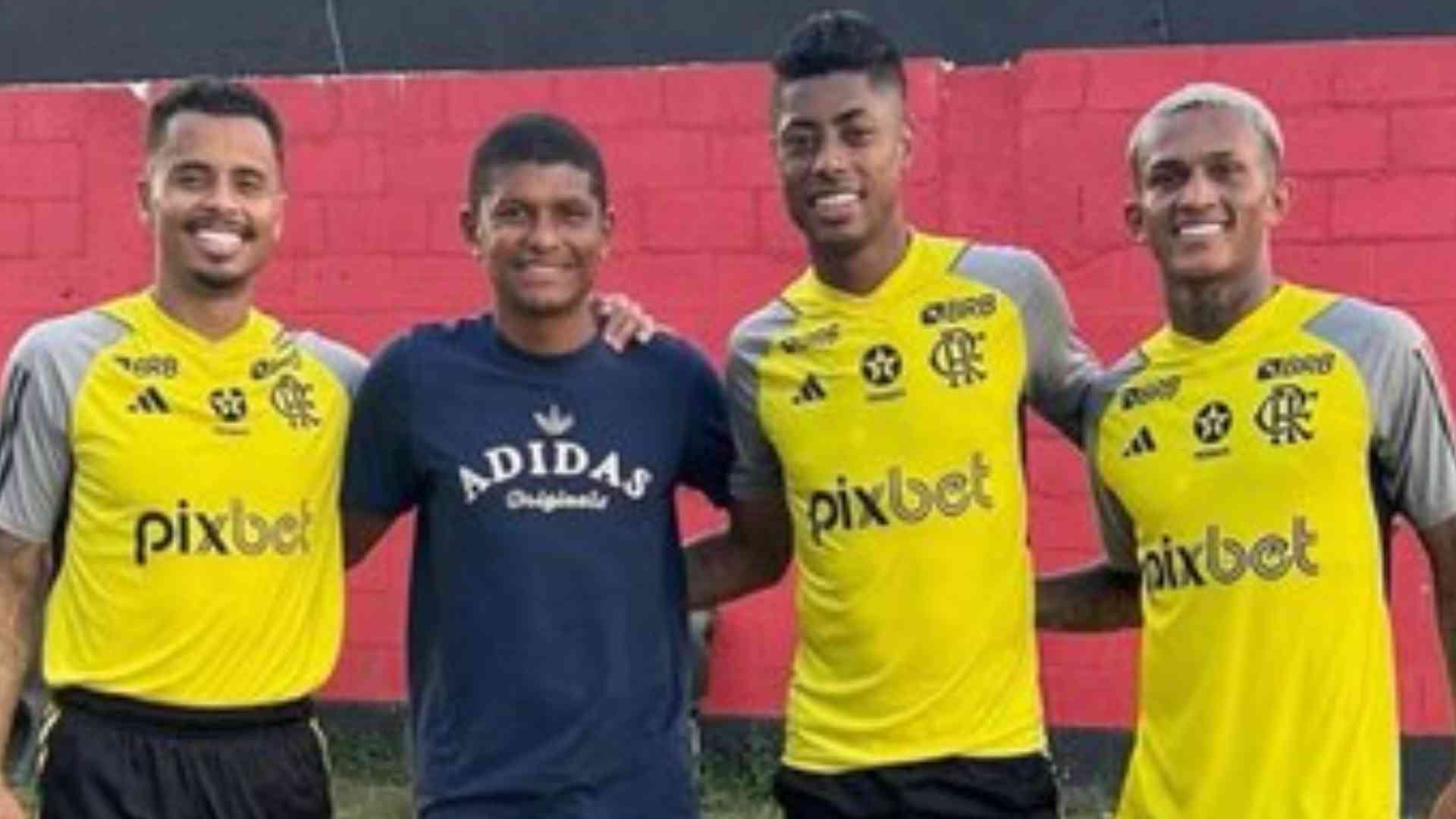 RECORDAR É VIVER ! MARCIO ARAÚJO VAI AO CT DO FLAMENGO REENCONTRAR AMIGOS DO CLUBE